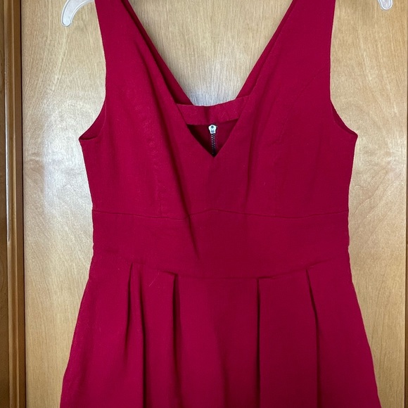 Fun red dress with keyhole - perfect for holiday parties! - Picture 2 of 10